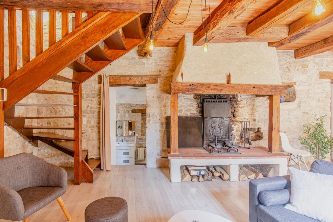 Maison En Pierres Au Coeur Du Village Medieval De Villeneuve Luaran gambar