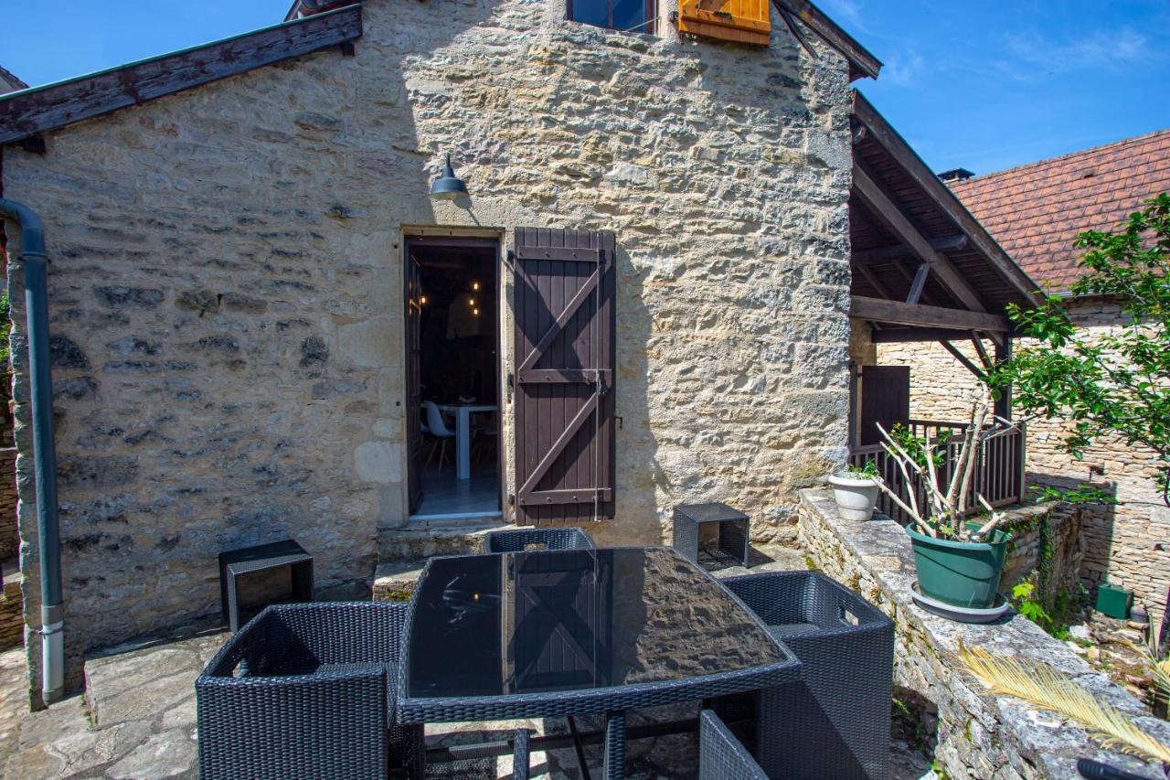 Maison En Pierres Au Coeur Du Village Medieval De Villeneuve Luaran gambar