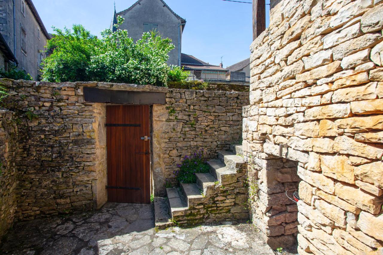 Maison En Pierres Au Coeur Du Village Medieval De Villeneuve Luaran gambar