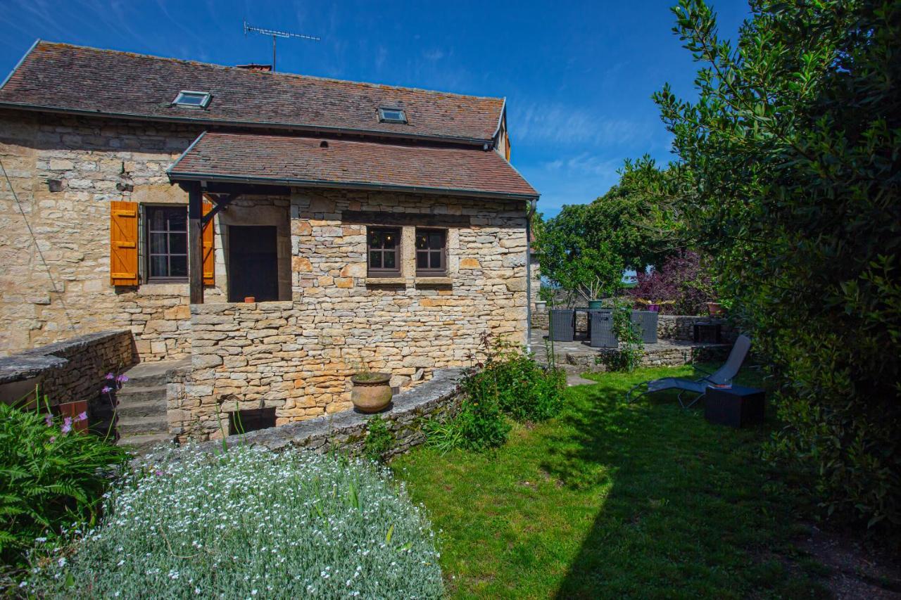 Maison En Pierres Au Coeur Du Village Medieval De Villeneuve Luaran gambar
