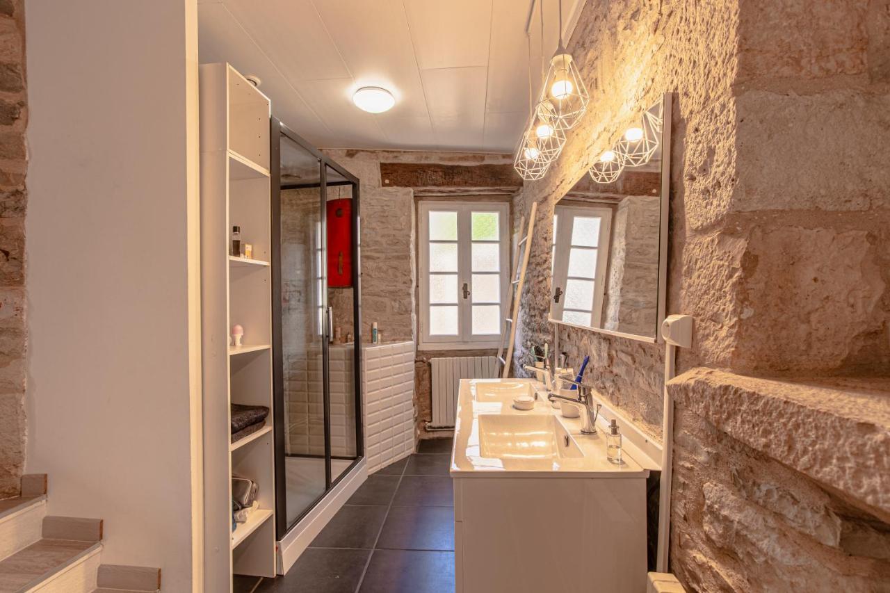 Maison En Pierres Au Coeur Du Village Medieval De Villeneuve Luaran gambar