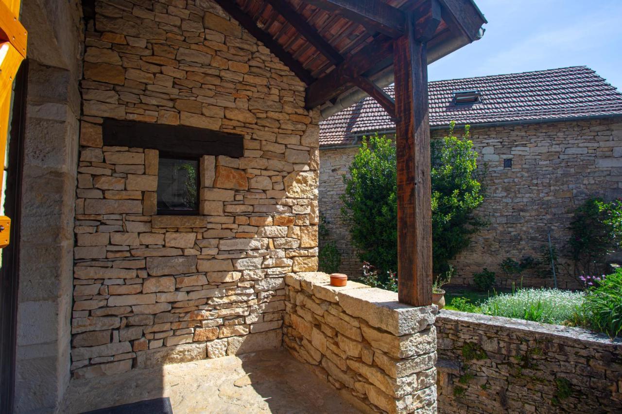 Maison En Pierres Au Coeur Du Village Medieval De Villeneuve Luaran gambar
