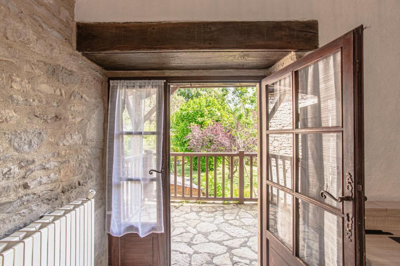 Maison En Pierres Au Coeur Du Village Medieval De Villeneuve Luaran gambar