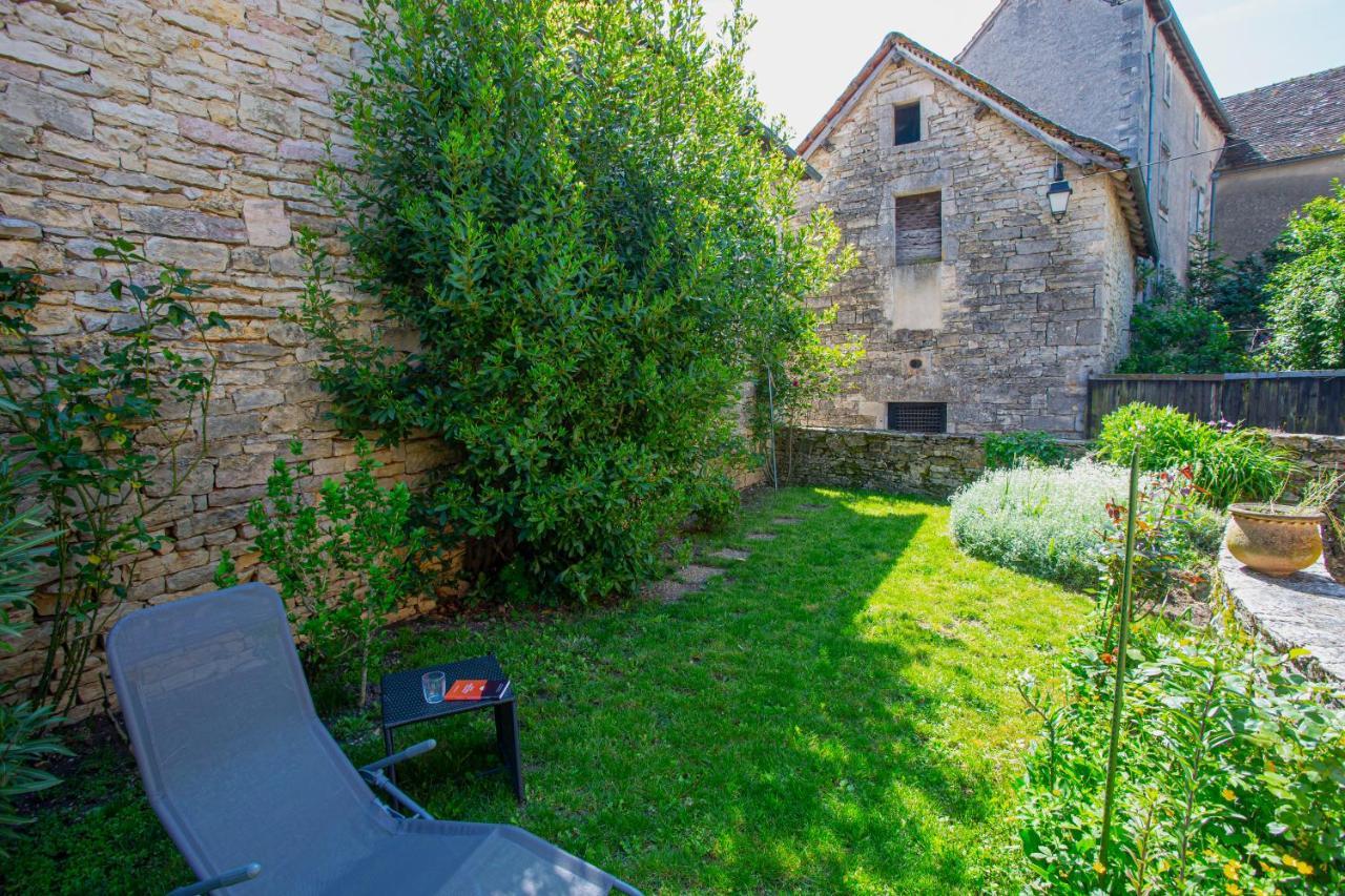 Maison En Pierres Au Coeur Du Village Medieval De Villeneuve Luaran gambar